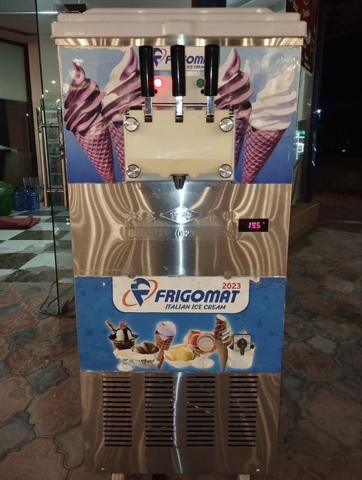 Muzqaymoq aparat Frigomat frezer sotiladi