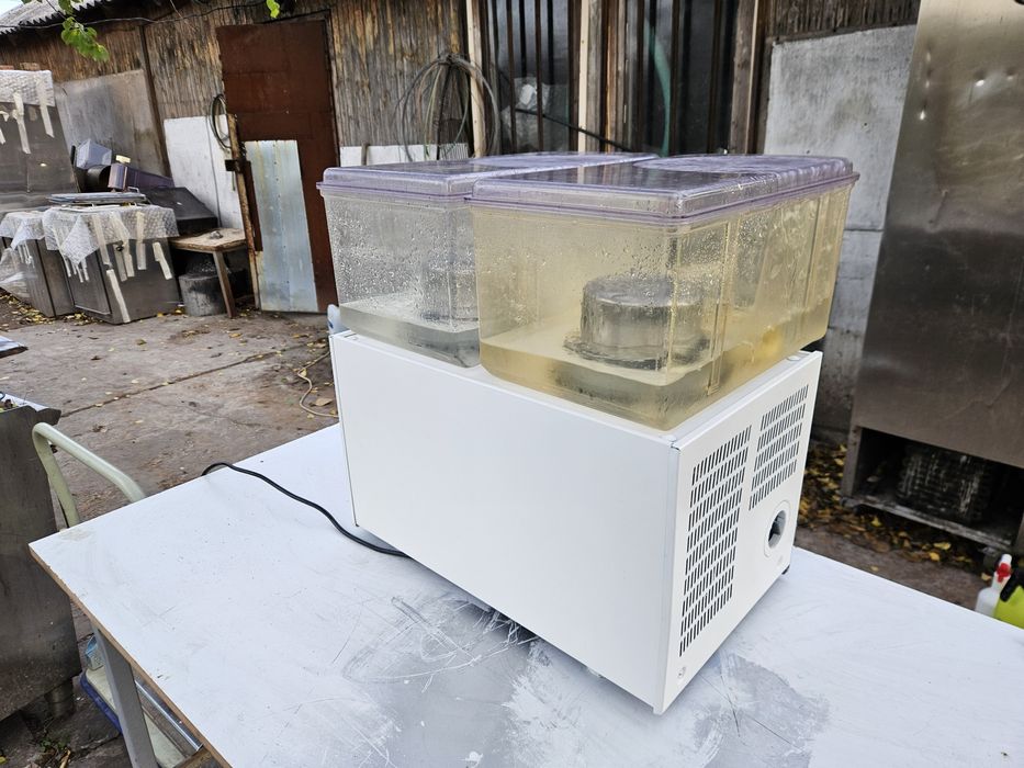 Сок и Айран машина тип помпичка 2х15 литра втора употреба Цена 550лв.