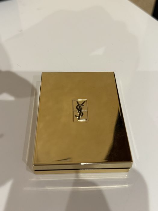 Руж YSL Couture Blush.
Това е лек пудрен
