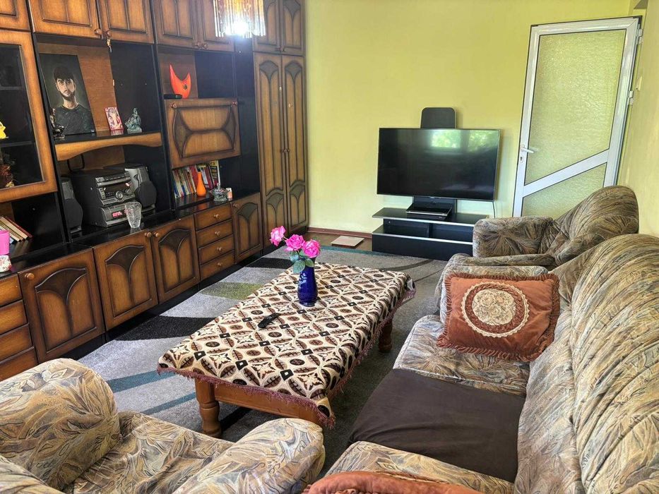 Vand apartament cu 4 camere