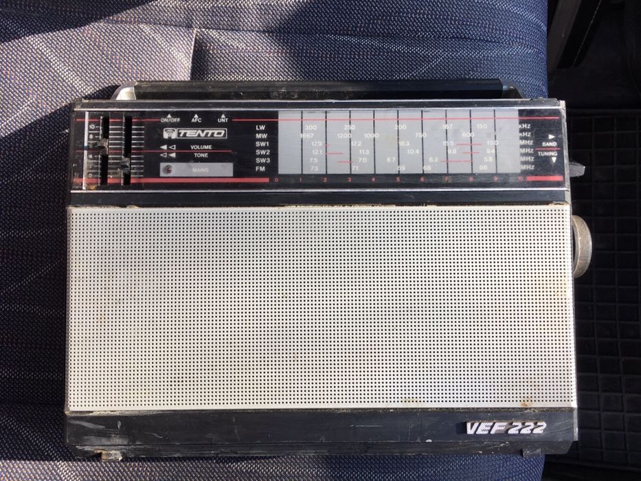 Античен старинен часовник и радио