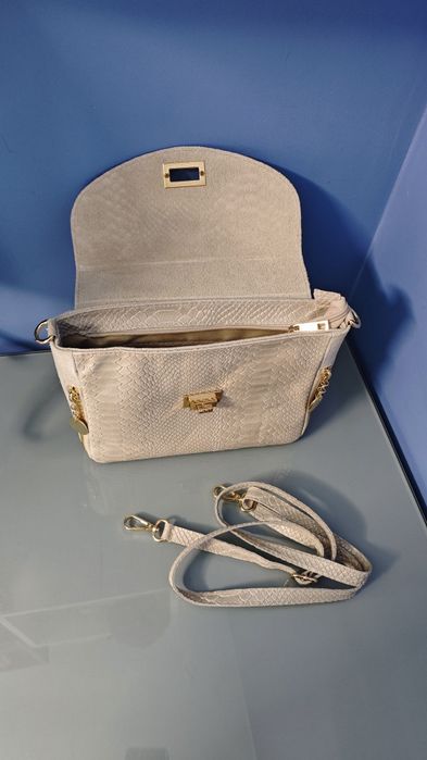 Дамска чанта (цвят бежов)