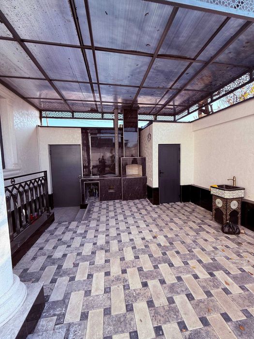 УЧ кахрамон Гулистон. 2.5 сотик 8 хона. Срочно сотилади.