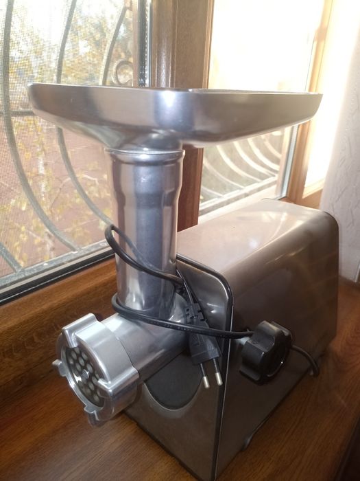 Мясорубка электрическая