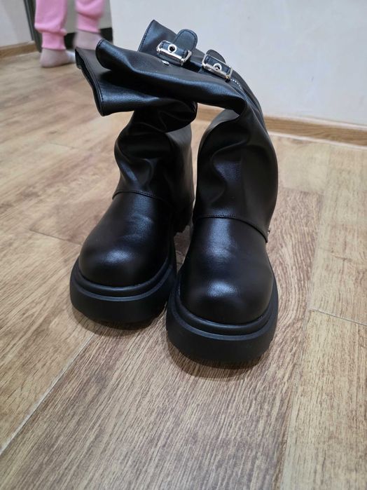 Дамски ботуши чисто нови