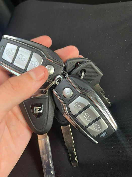 Scuter z tech stare ca nou