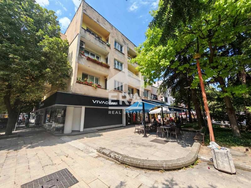 ЕКСКЛУЗИВНО! ЕРА ДРЪСТЪР предлага за продажба апартамент над магазин '