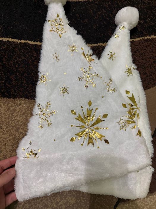 Белая шапка дел мороза