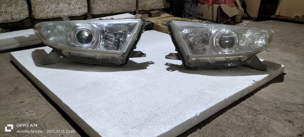 Продам фары от Toyota Highlander 2012года
