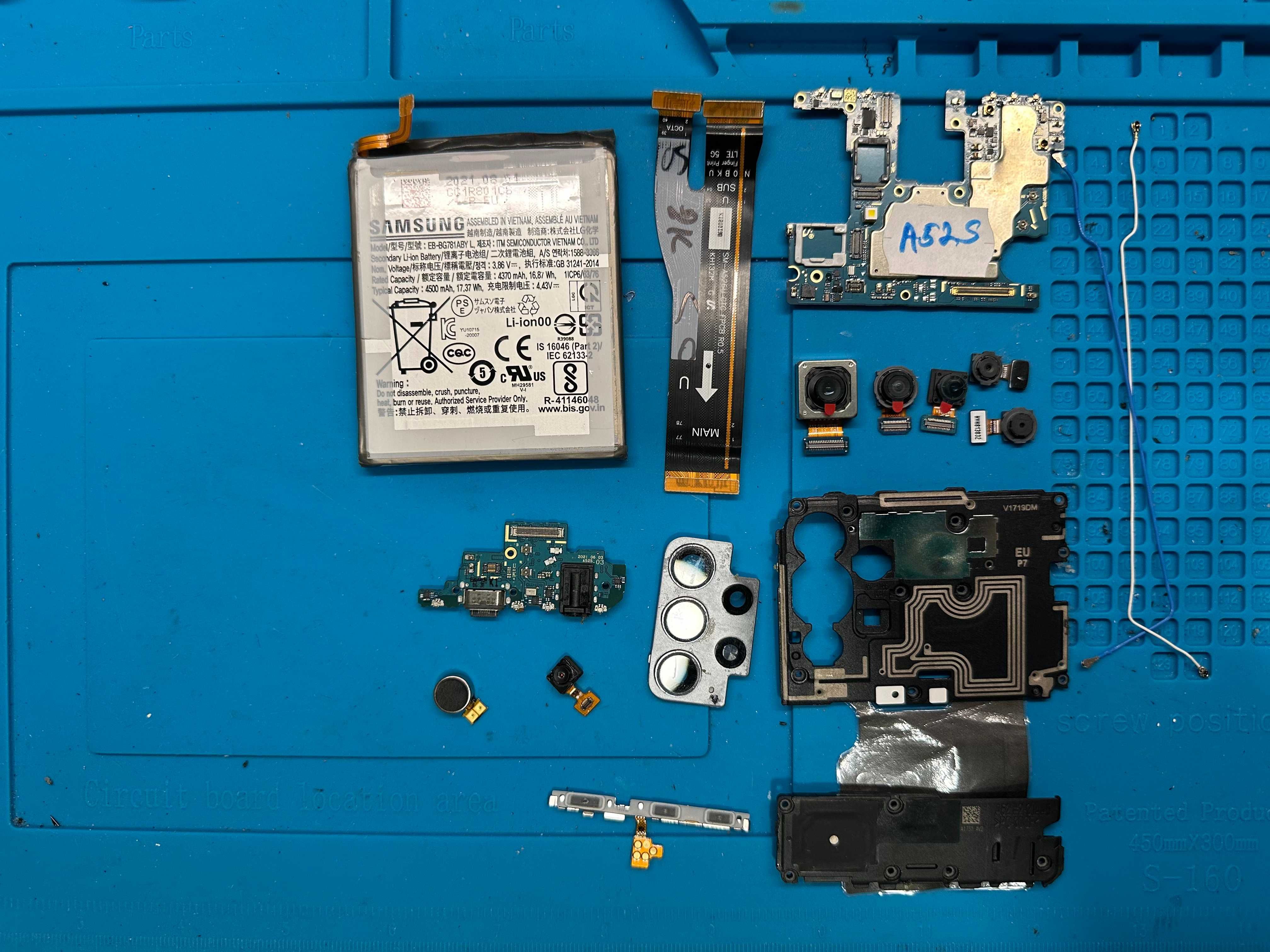 Резервни части за Samsung Galaxy A52s