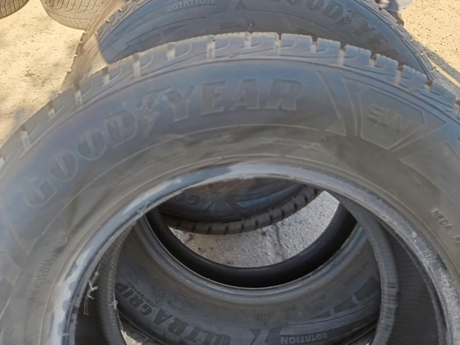 215/60/16 4броя GoodYear UltraGrip.Гумите са в много добро състояние
