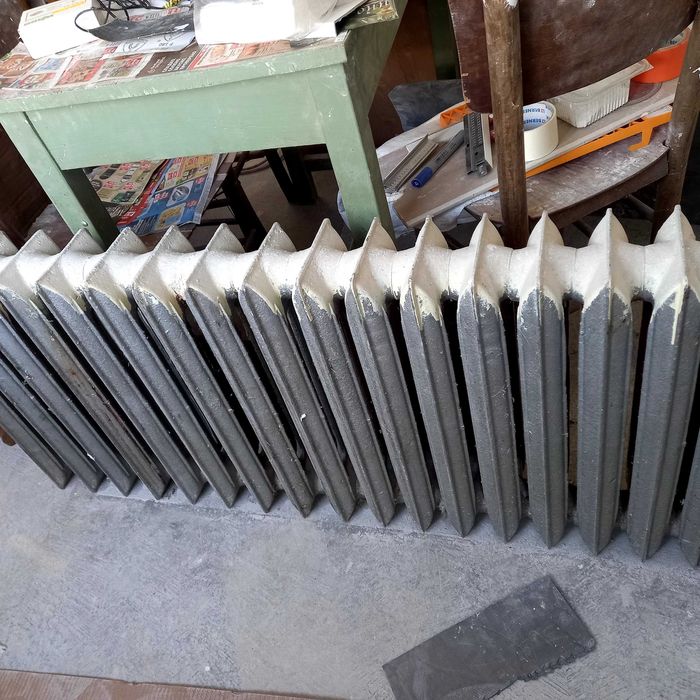 2броя  чугунени радиатори