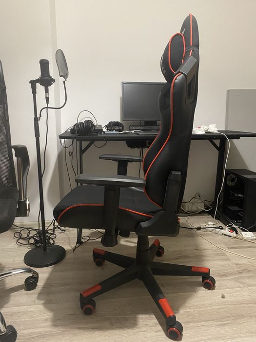 Vand Scaun Gaming MYRIA MG7421, negru-rosu