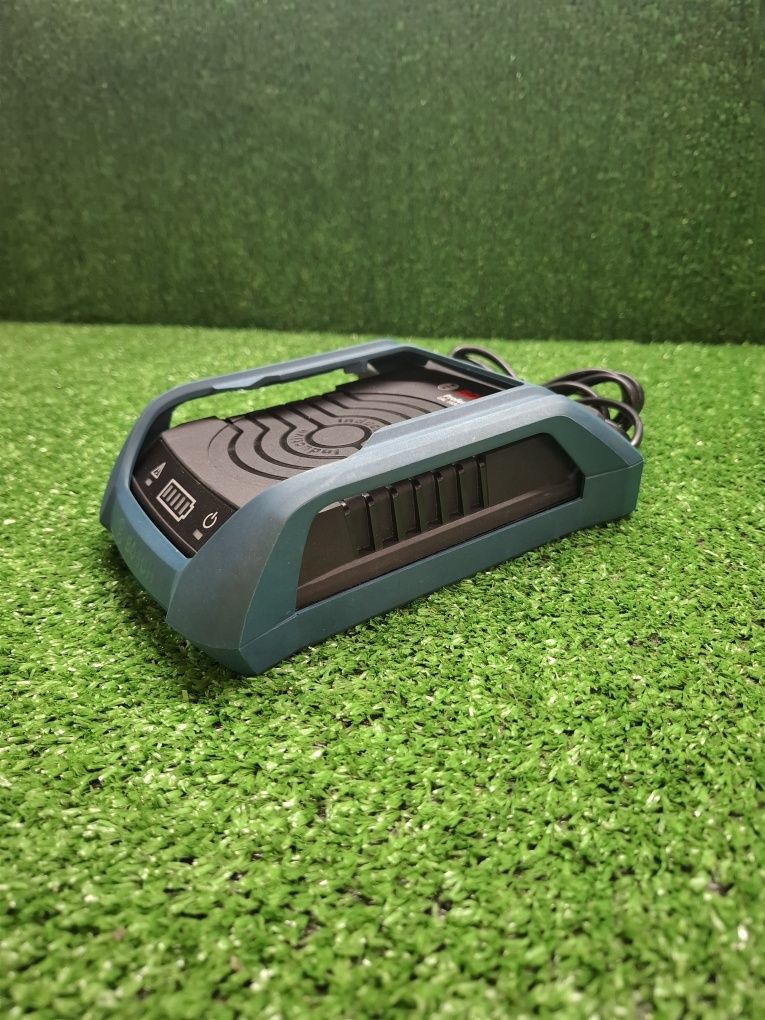Зарядно устройство на Bosch GAL 1830 W, ЧИСТО НОВО