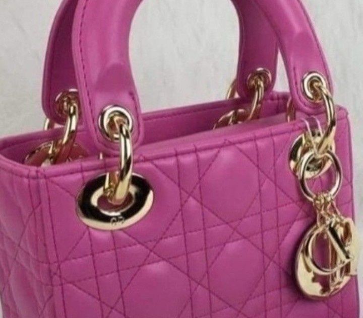 Geanta mini/fuxia/new model, accesorii metalice aurii, saculet, etiche