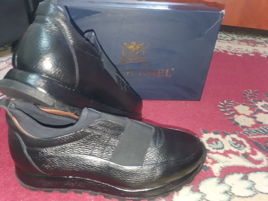 Vând pantofi casual Mallet nr.42 si Le Colonel 41.Predare personala