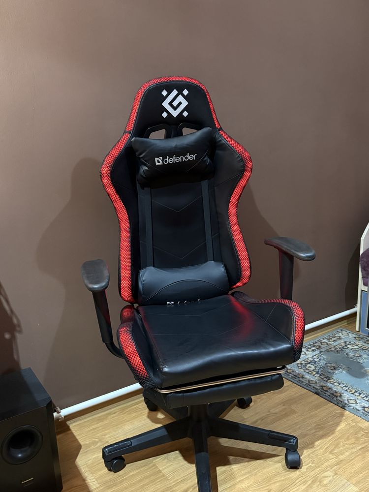 Продам игровое кресло Defender