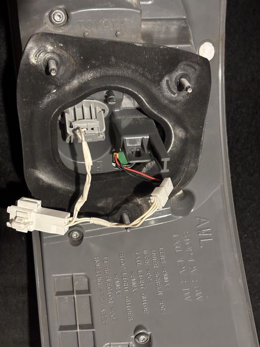 Заден стоп за Totota Avensis T27