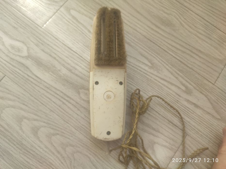 Продам электрическую щётку - пылесос