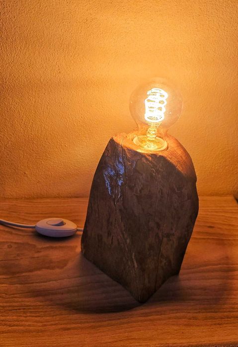 Lămpi din lemn masiv handmade – rustic, vintage, industrial