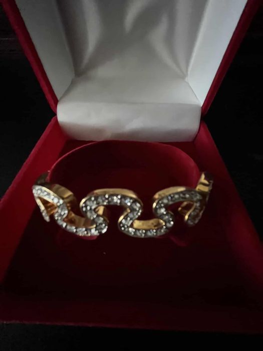 Твърда гривна “белезник” с камъни