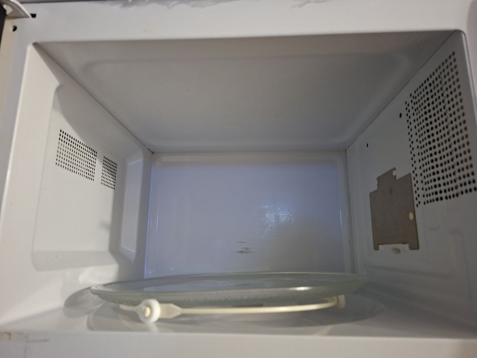 Vând cuptor cu microunde