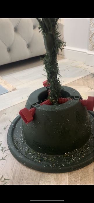 Срочно переезжаем , Елка высота 2,20 пушыстая с белыми снижинками