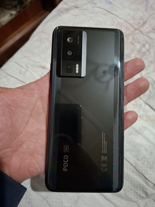 Pocco F5 pro 12+4/256 full idialniy