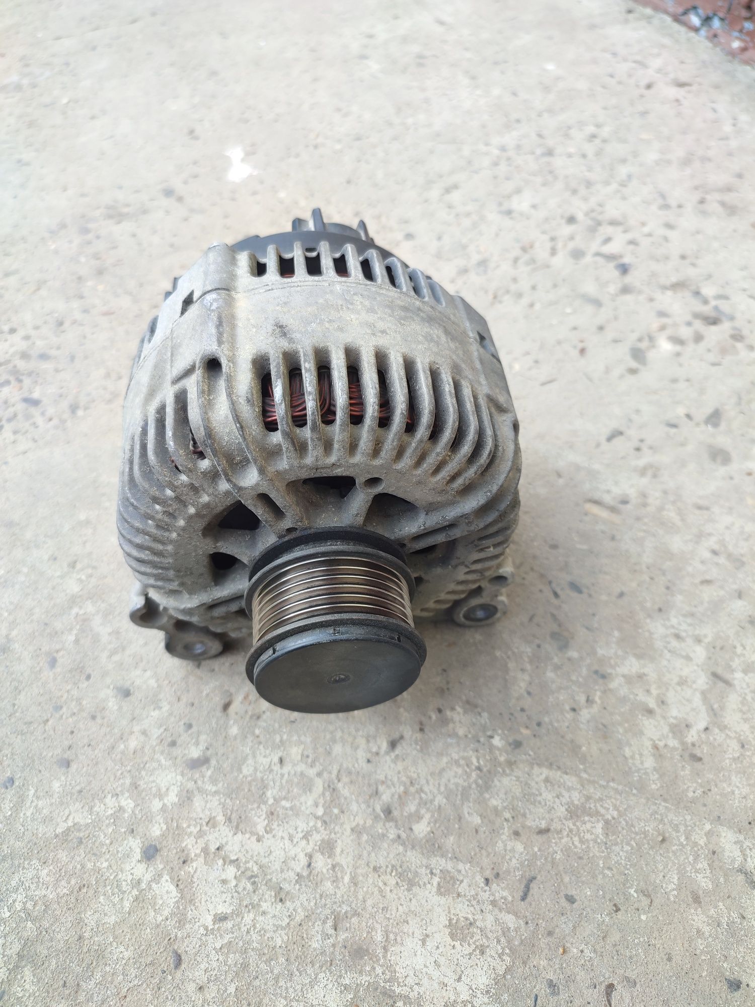 Vând alternator Valeo 180A