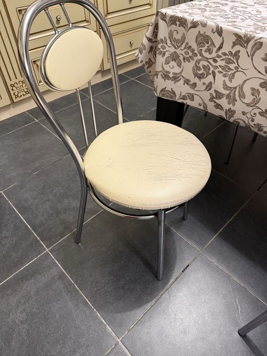 4 стула по 2000тг