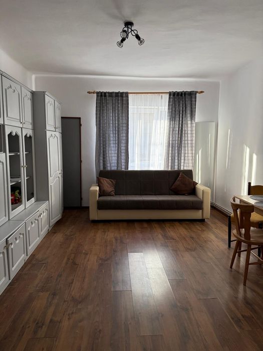 Casa cu curte de închiriat in Buziaș- zona centrala