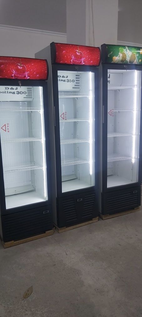 Новые заводской витринные холодильники DEVI HS 380.