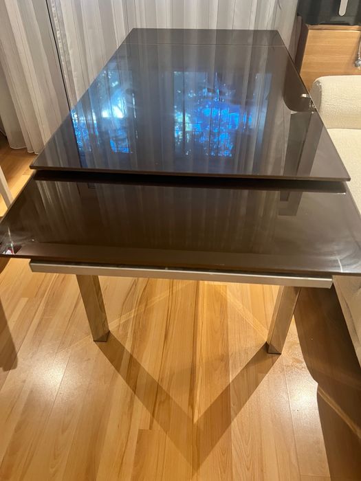 Masă extensibilă modernă din sticlă și inox