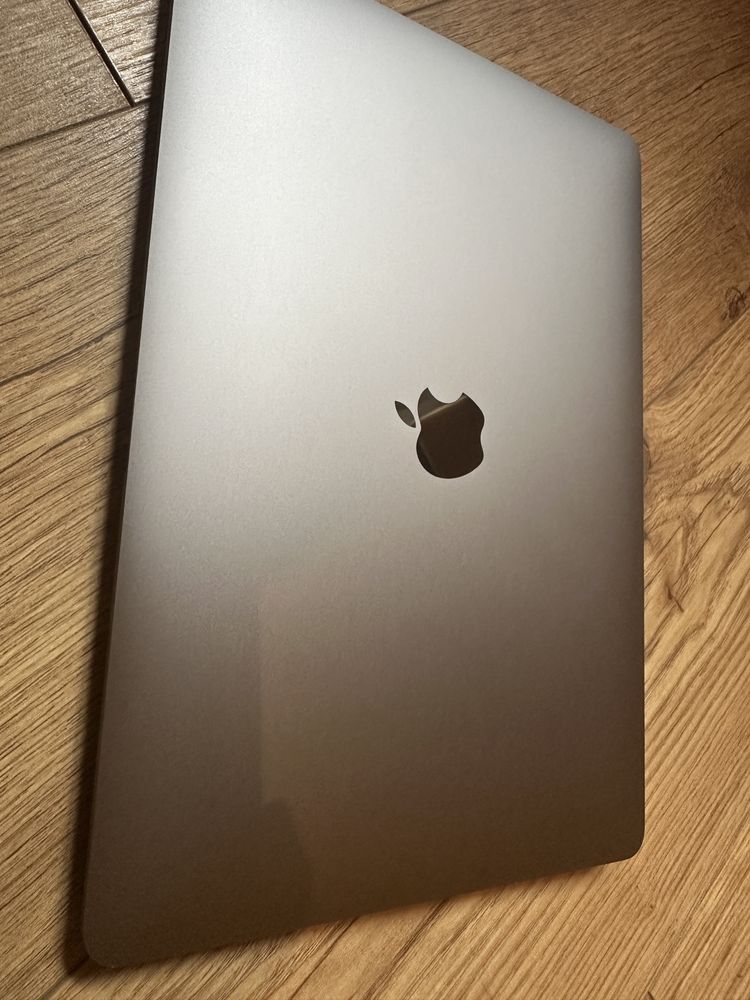 MacBook Air 13inch, Retina, 2018 - stare foarte buna