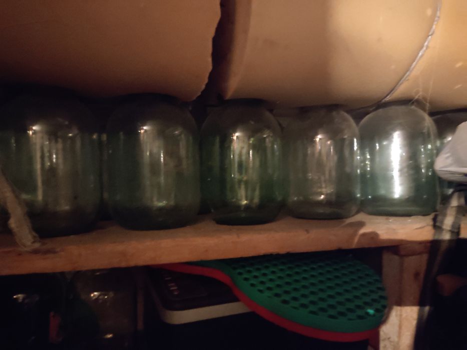 Продам банки 2-3 л