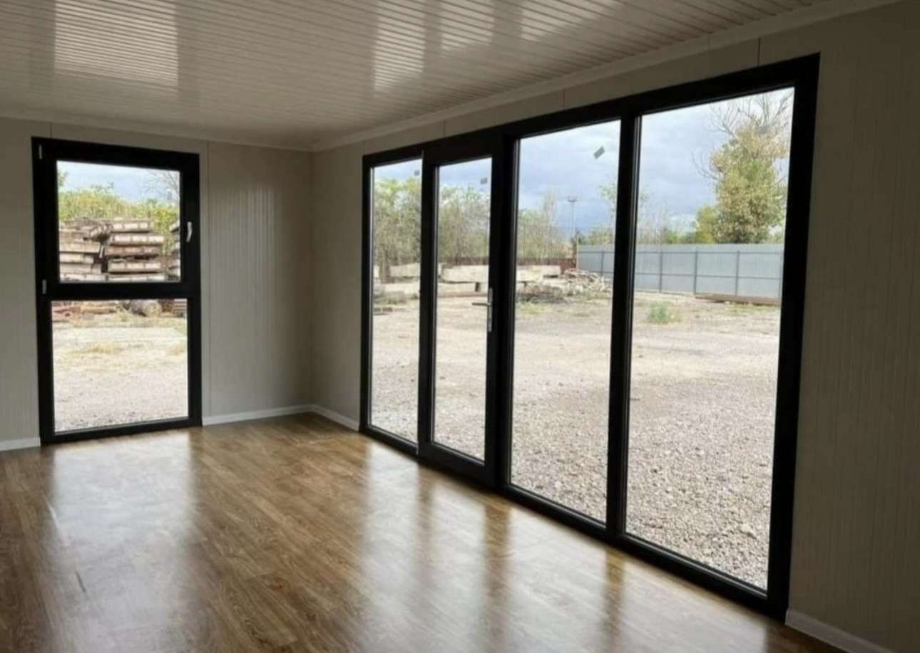 Containere modulare cu vitrina