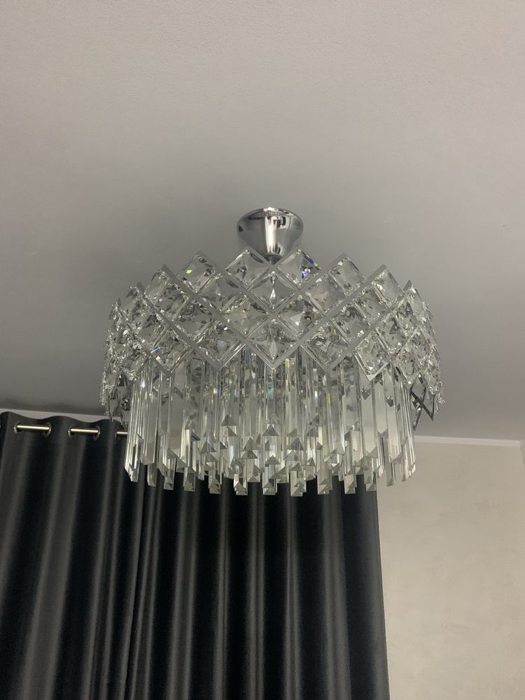 Lustra candelabru