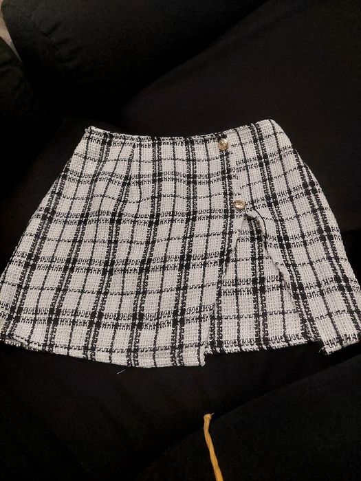 Зимна бяло черна пола