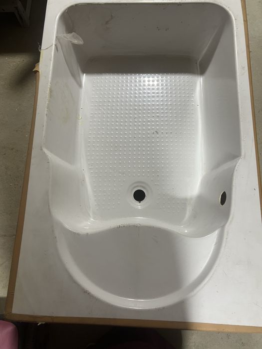 Ванна сотилади янги