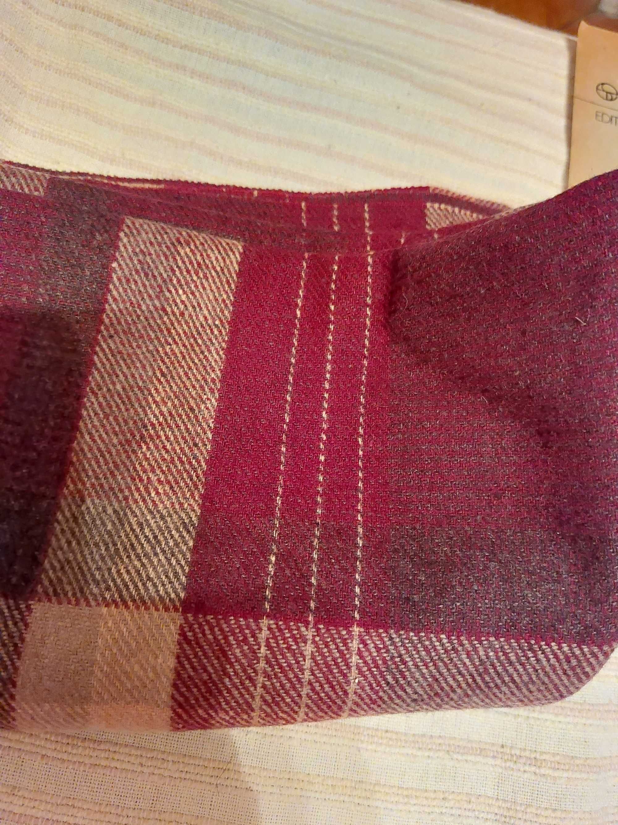 Cupon stofa groasa lana ecosez (carouri) rosu inchis pt fusta etc.