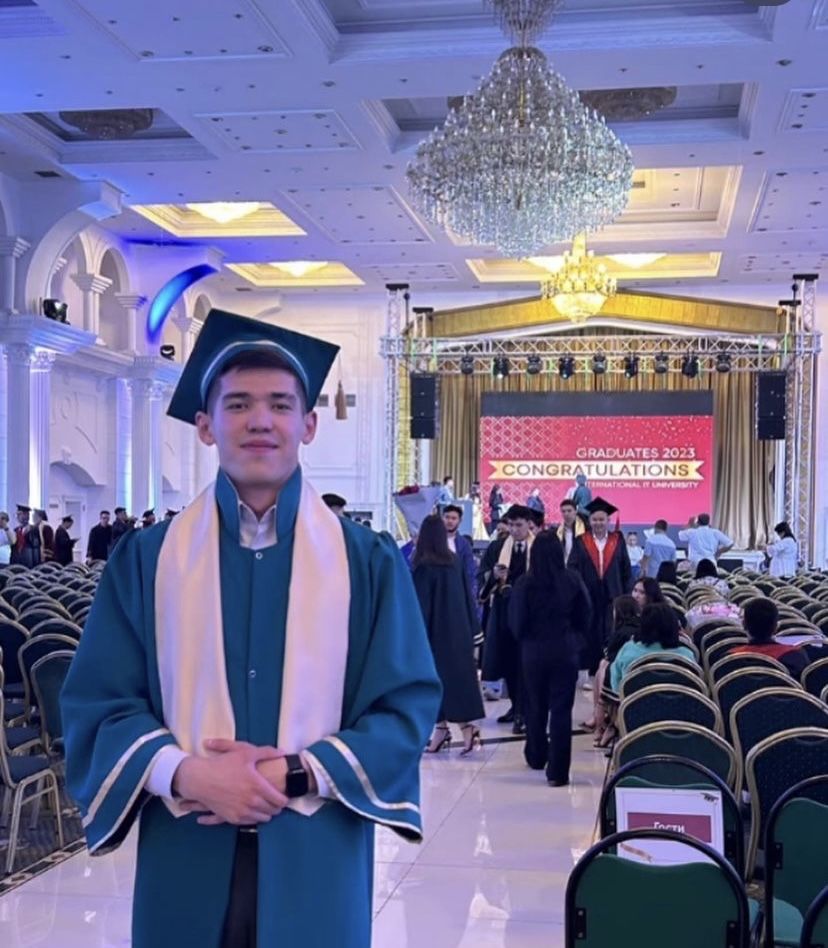 Мантия выпускника на прокат Алматы Астана, новые, сшито 2023 году