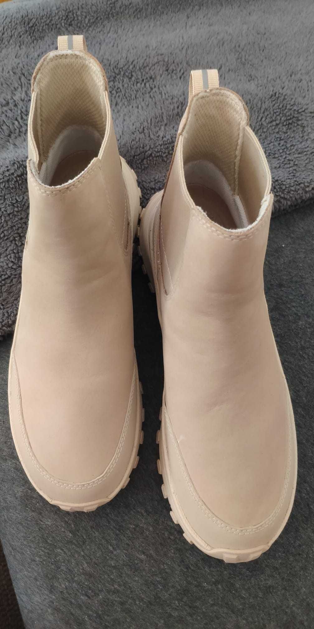 Botine /Ghete Clarks Atl Trek Up din piele,waterproof, noi,masura 40