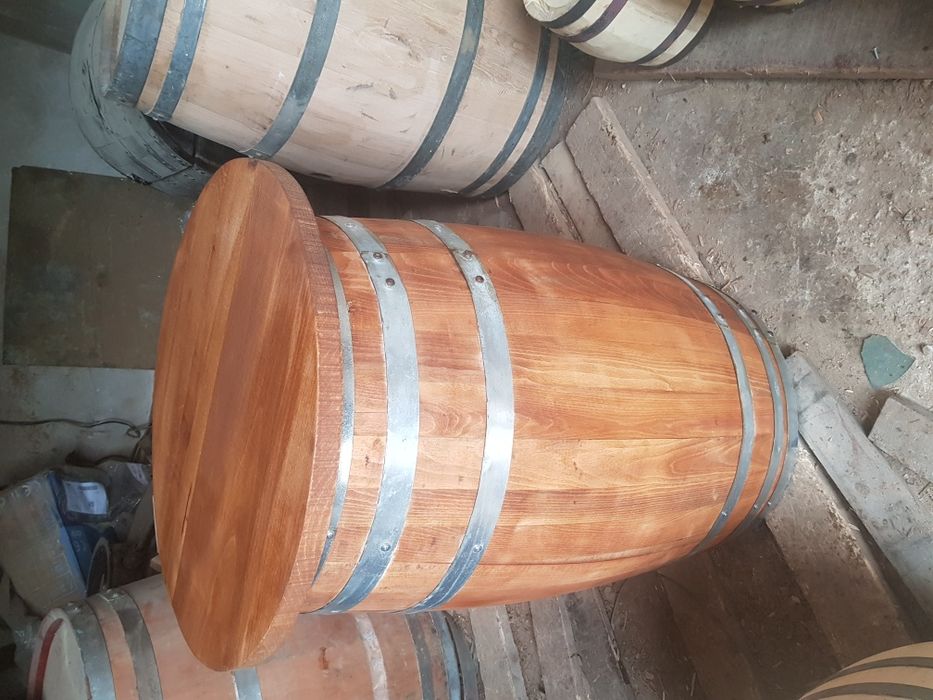 Masa din  butoi de lemn