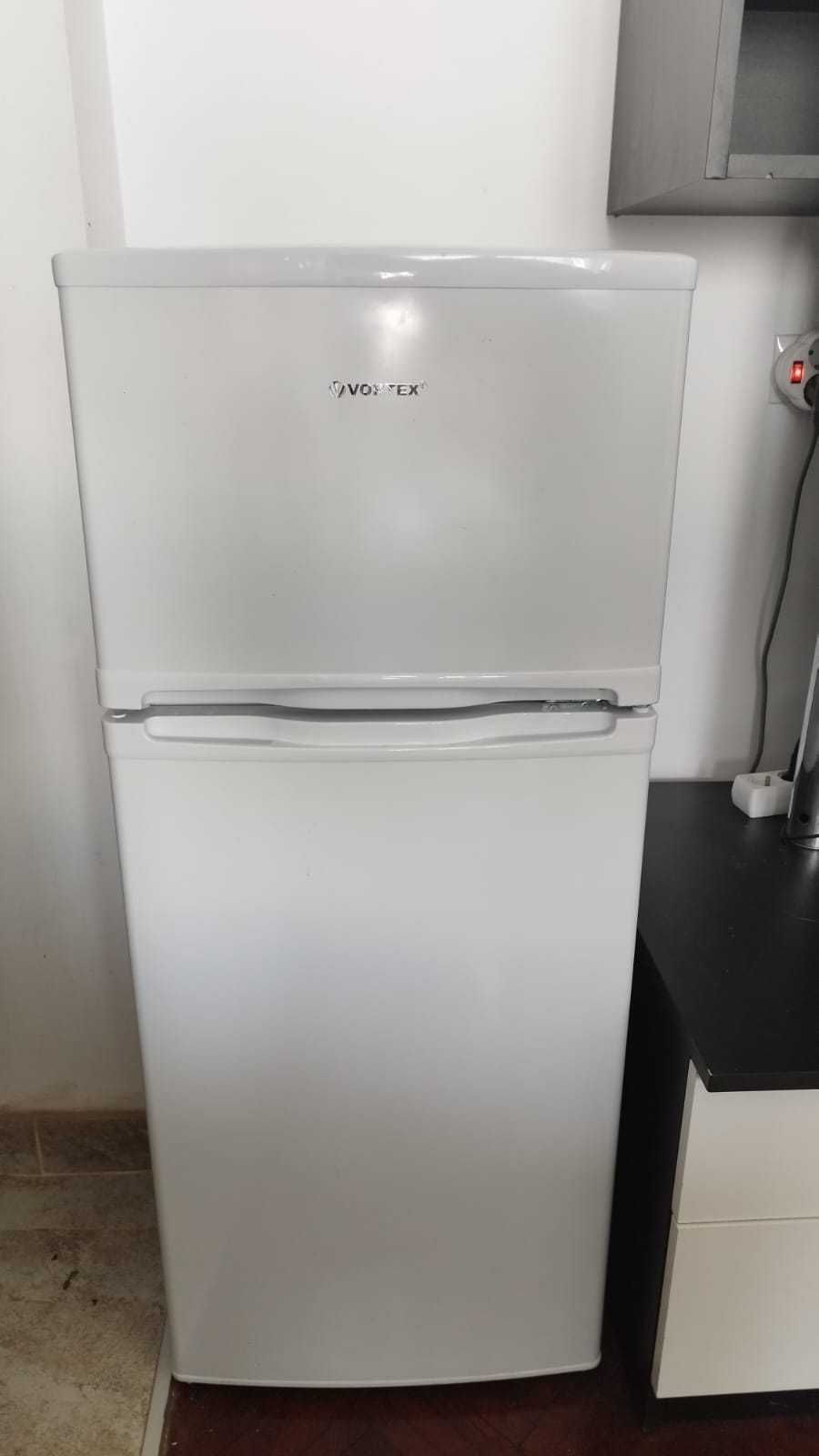 Frigider compact, 2 uși VORTEX - ca nou, garanție încă 1 an și 4 luni