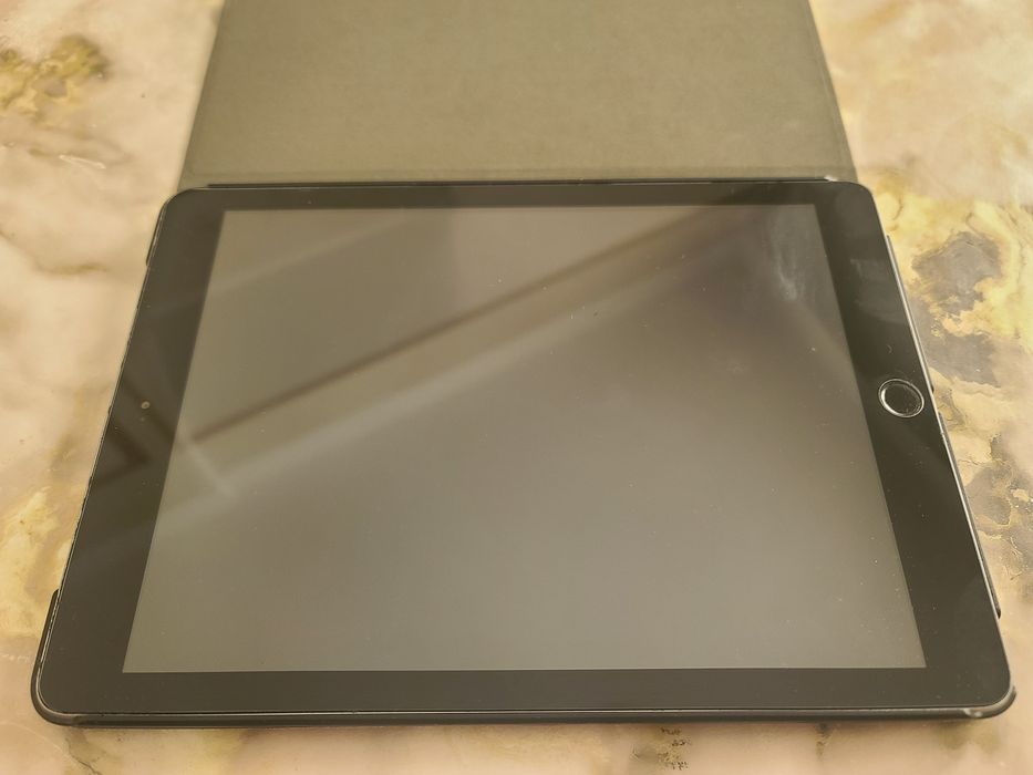 Продам Apple IPad 6