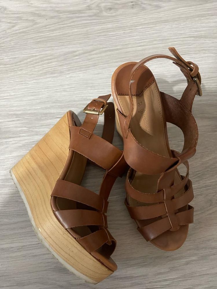 Sandale din piele naturală Stradivarius