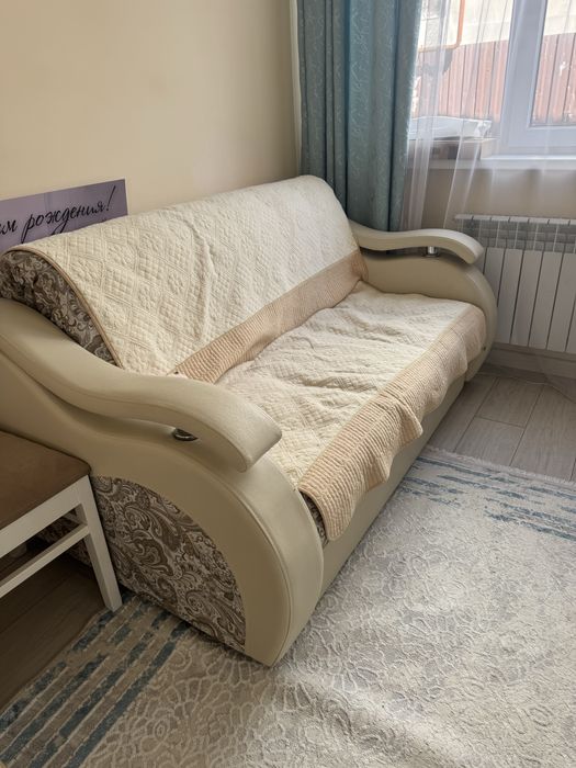 Продам диван двухместный