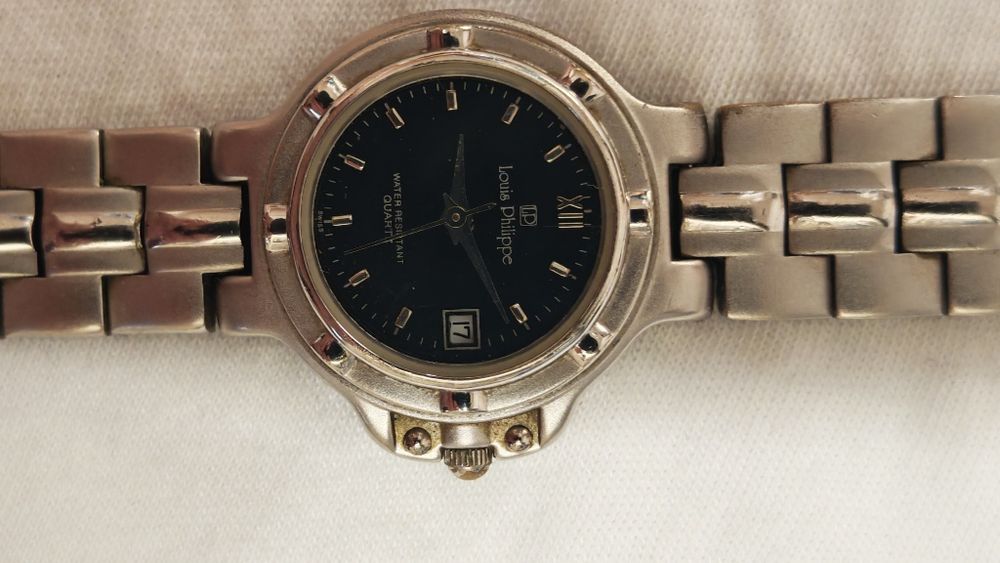 Швейцарски дамски часовник