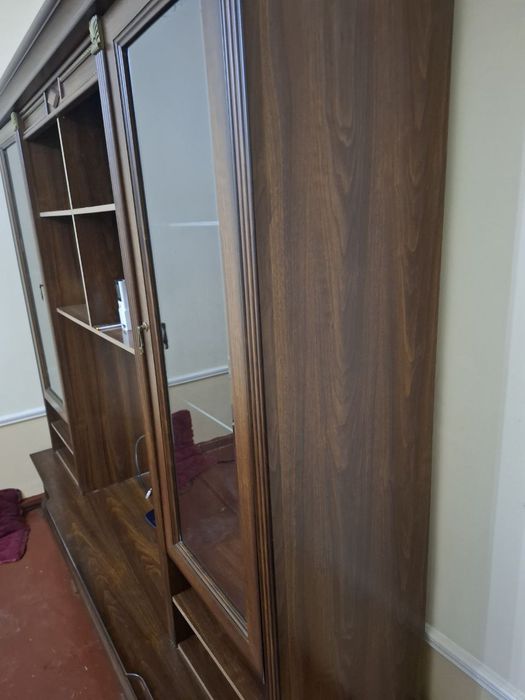 Хитой стенка сотилади