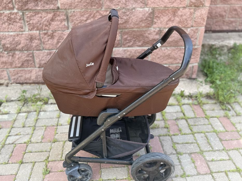 Продам коляску Joie